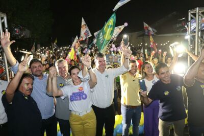 Imagem da notícia Beto Pereira reúne centenas de apoiadores em caminhada e recebe apoio de lideranças estaduais